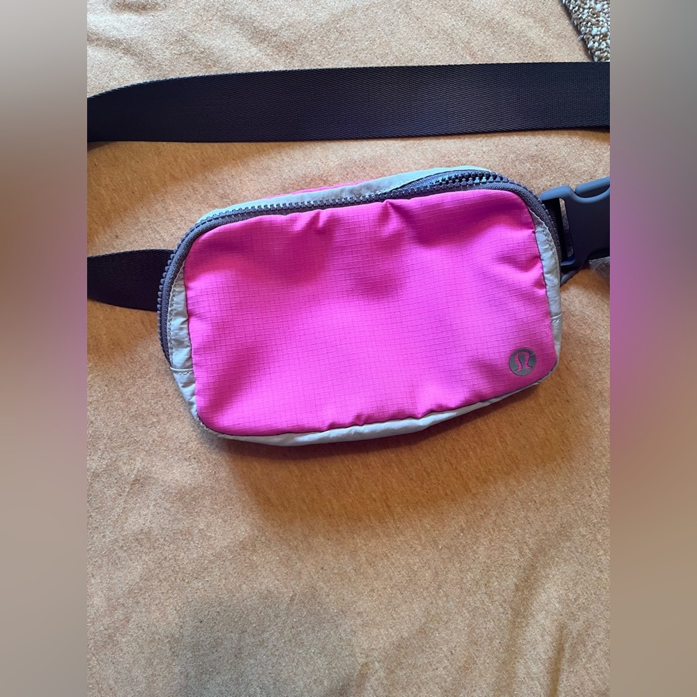 Lululemon belt bag/everywhere bag. Barely used.
